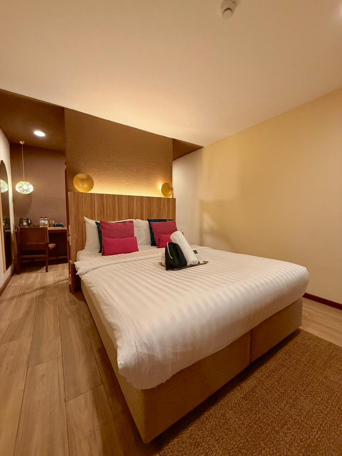 Mybed Chonburi Hotel Buitenkant foto